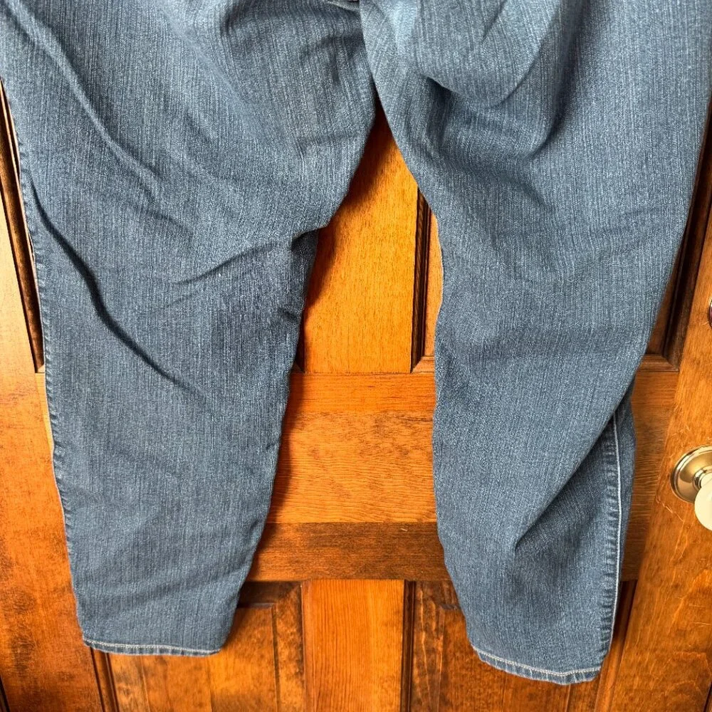 Torrid Medium Rinse Denim 5-Pocket Look Jegging Size 18R